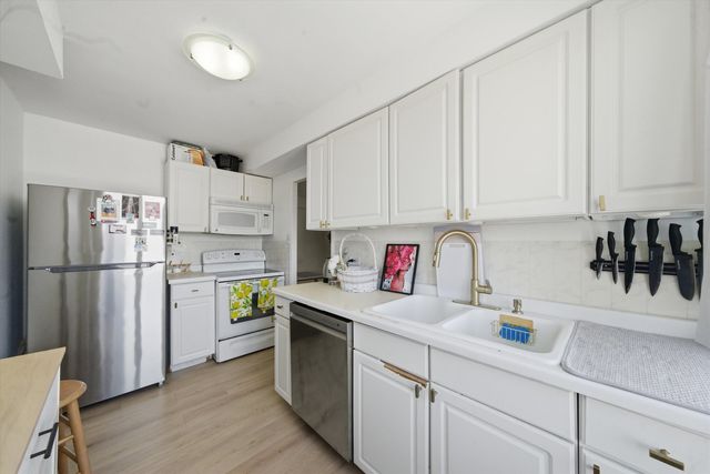 6030 N SHERIDAN Road 1001, Chicago, IL 60660