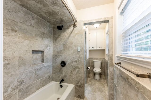 1006 Amesbury Court, Huntsville, TX 77340