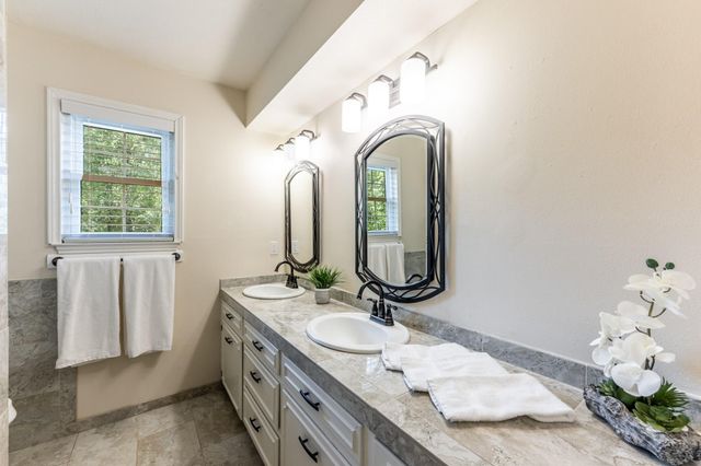 1006 Amesbury Court, Huntsville, TX 77340