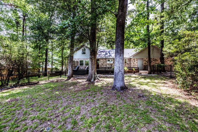 1006 Amesbury Court, Huntsville, TX 77340