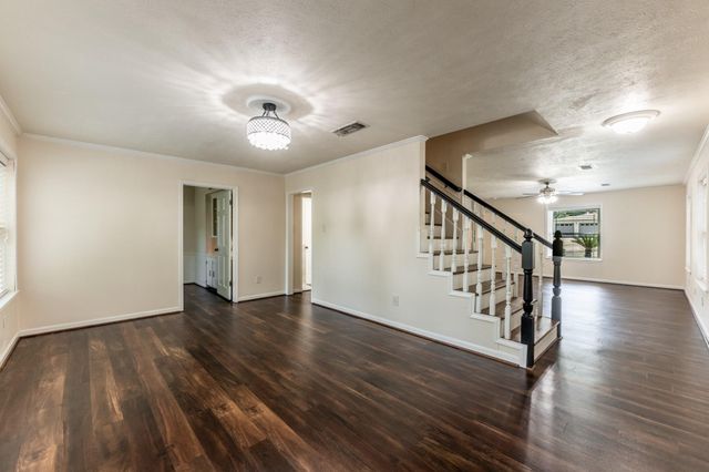 1006 Amesbury Court, Huntsville, TX 77340