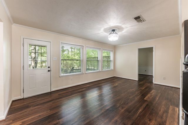 1006 Amesbury Court, Huntsville, TX 77340