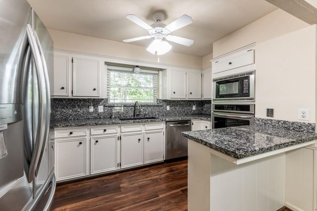 1006 Amesbury Court, Huntsville, TX 77340