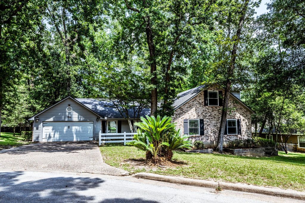 1006 Amesbury Court, Huntsville, TX 77340