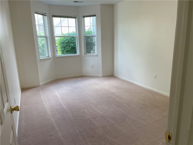 1521 Eagle Pointe Dr, Cecil, PA 15317