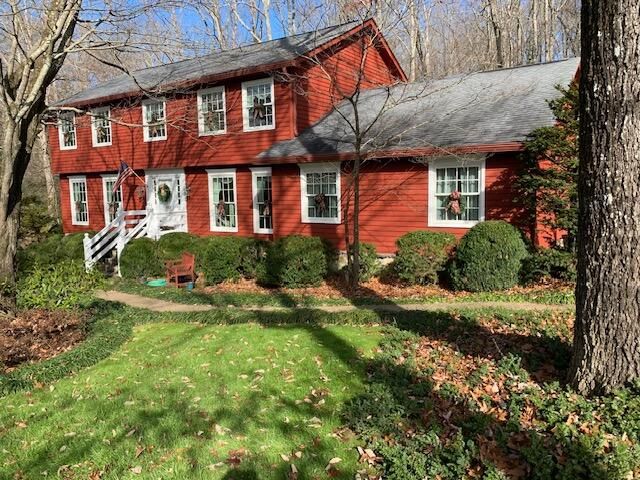 933 Dunsinane Road, Signal Mountain, TN 37377