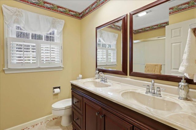 933 Dunsinane Road, Signal Mountain, TN 37377