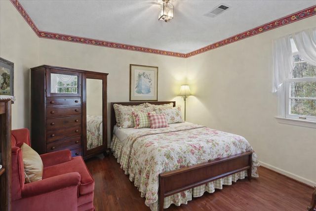 933 Dunsinane Road, Signal Mountain, TN 37377