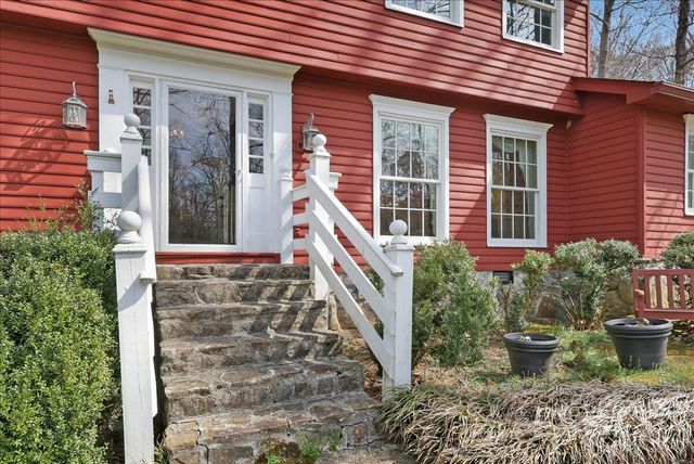 933 Dunsinane Road, Signal Mountain, TN 37377