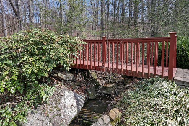 933 Dunsinane Road, Signal Mountain, TN 37377