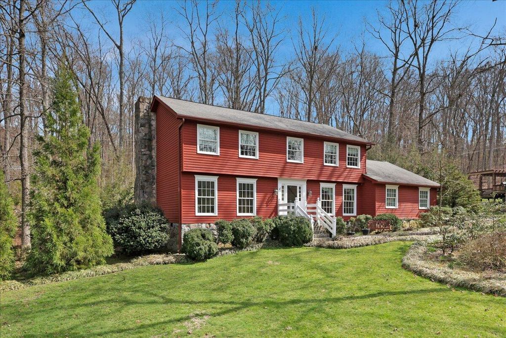 933 Dunsinane Road, Signal Mountain, TN 37377