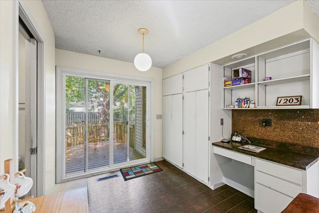 1203 S Race Street, Urbana, IL 61801