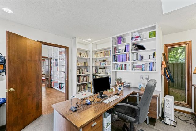 1203 S Race Street, Urbana, IL 61801