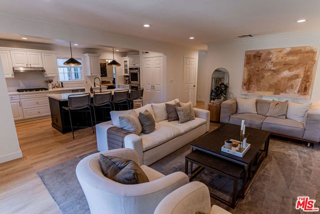 4749 Norwich Avenue, Los Angeles, CA 91403