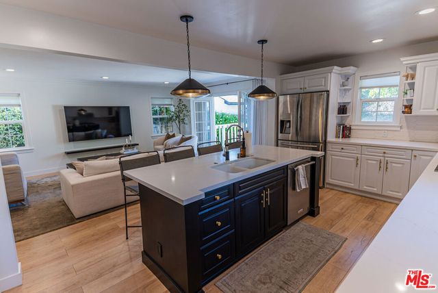 4749 Norwich Avenue, Los Angeles, CA 91403