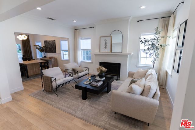 4749 Norwich Avenue, Los Angeles, CA 91403