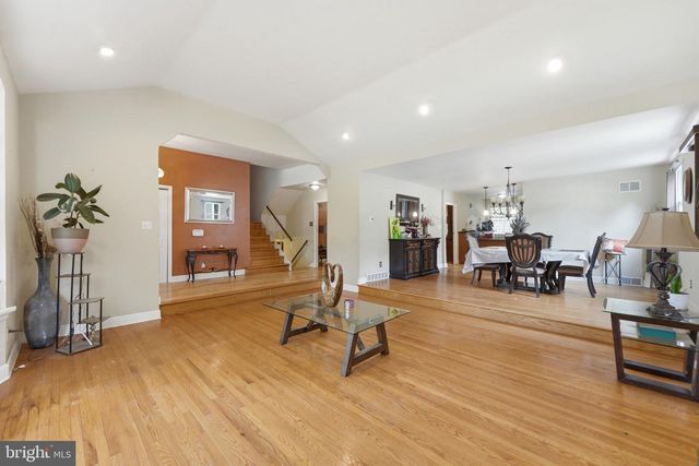 7516 OAK LANE RD, Elkins Park, PA 19027