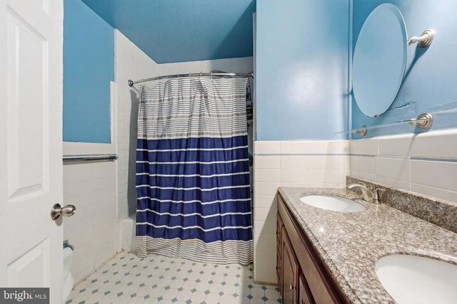 7516 OAK LANE RD, Elkins Park, PA 19027