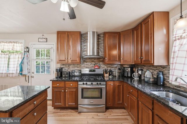 7516 OAK LANE RD, Elkins Park, PA 19027