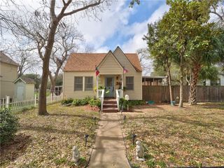 348 S Whitney St, Aransas Pass, TX 78336