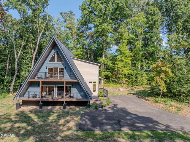 515 Tatum Rose Way, Sevierville, TN 37876