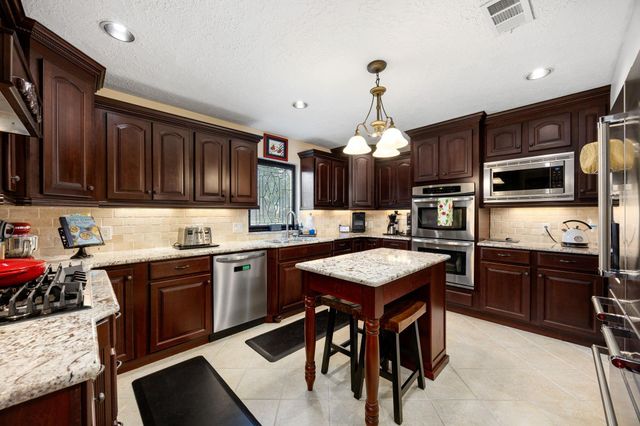 15102 Rose Cottage Drive, Houston, TX 77069