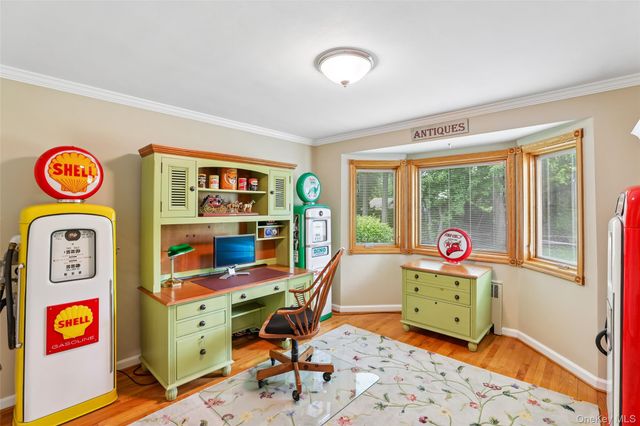 6 Berry Lane, Glen Cove, NY 11542