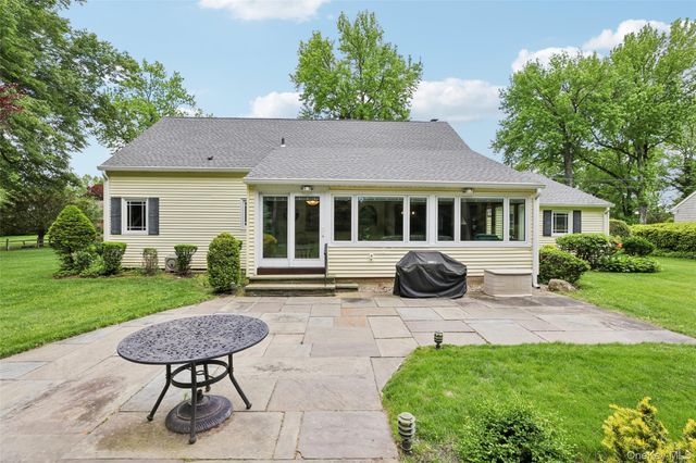 6 Berry Lane, Glen Cove, NY 11542