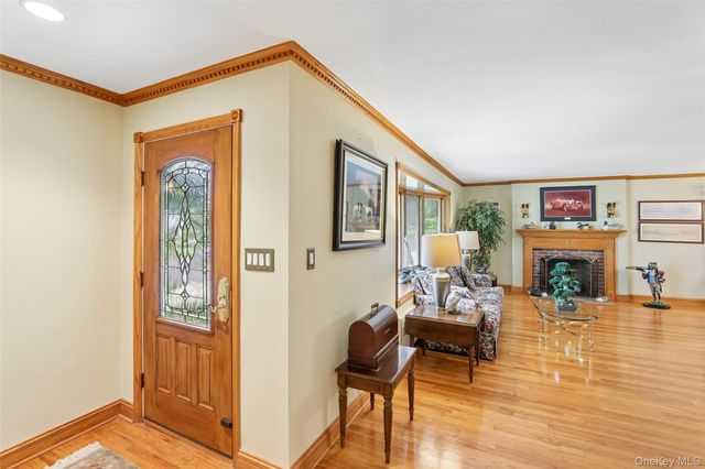 6 Berry Lane, Glen Cove, NY 11542