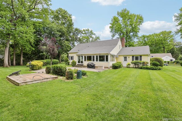 6 Berry Lane, Glen Cove, NY 11542