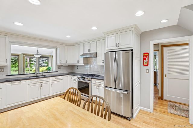 6 Berry Lane, Glen Cove, NY 11542
