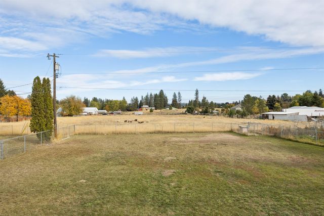 11414 N Parksmith Dr, Mead, WA 99021