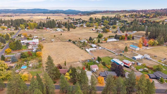 11414 N Parksmith Dr, Mead, WA 99021