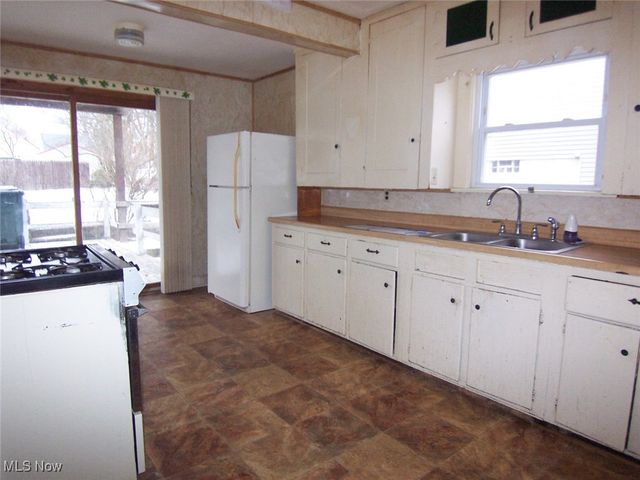 135 Yonker Street, Barberton, OH 44203