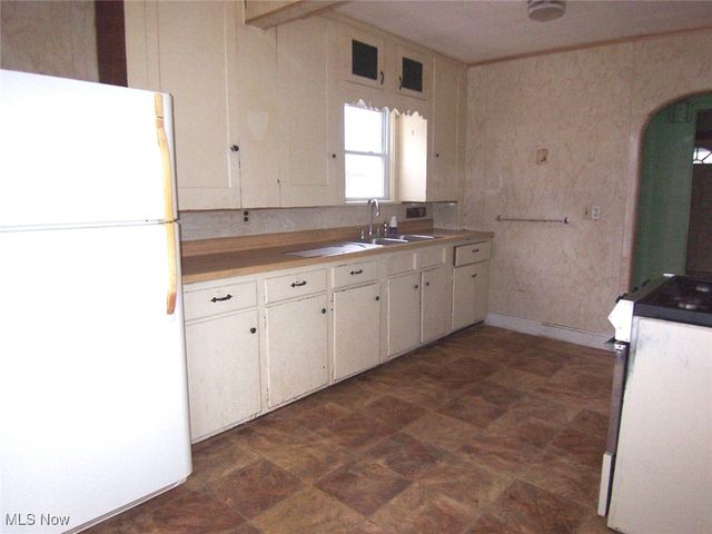 135 Yonker Street, Barberton, OH 44203