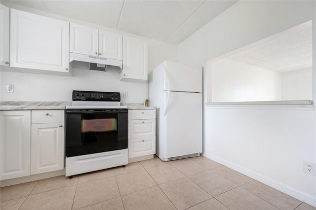 2860 SOMERSET PARK DRIVE 103, Tampa, FL 33613