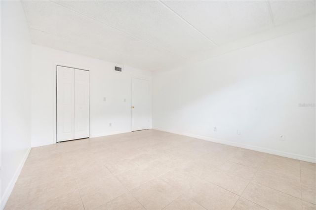 2860 SOMERSET PARK DRIVE 103, Tampa, FL 33613