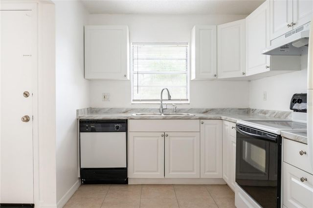 2860 SOMERSET PARK DRIVE 103, Tampa, FL 33613