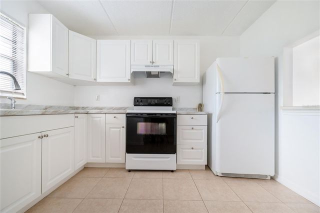 2860 SOMERSET PARK DRIVE 103, Tampa, FL 33613