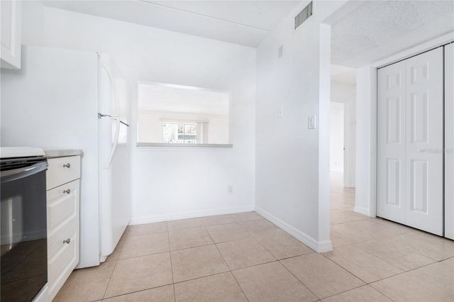 2860 SOMERSET PARK DRIVE 103, Tampa, FL 33613