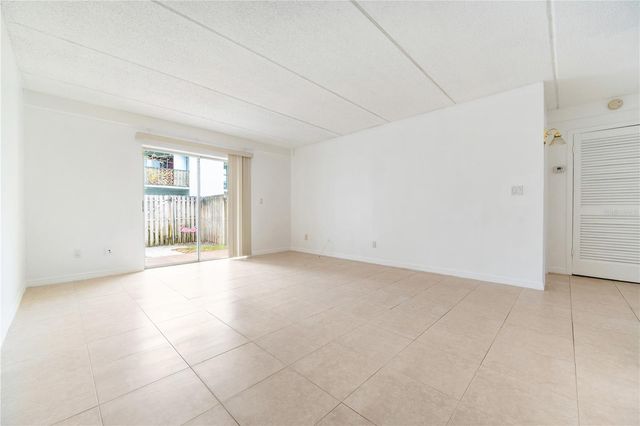 2860 SOMERSET PARK DRIVE 103, Tampa, FL 33613