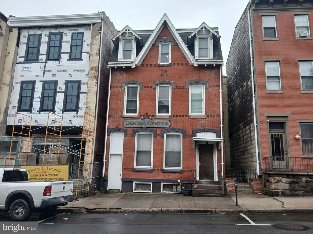 315 W MARKET ST, Pottsville, PA 17901