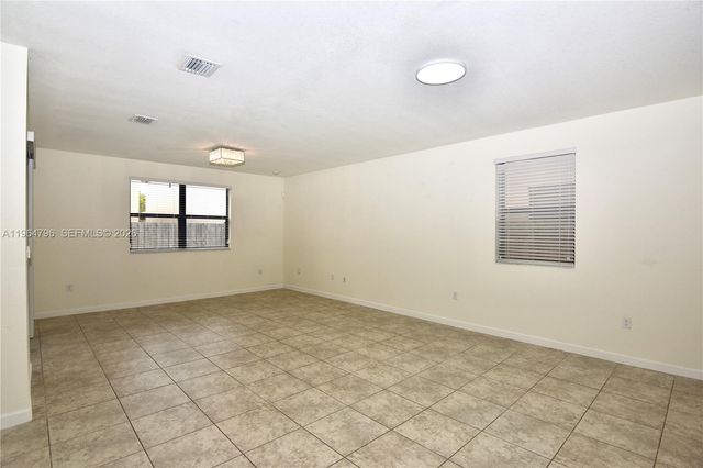 526 SE 35th Ave, Homestead, FL 33033