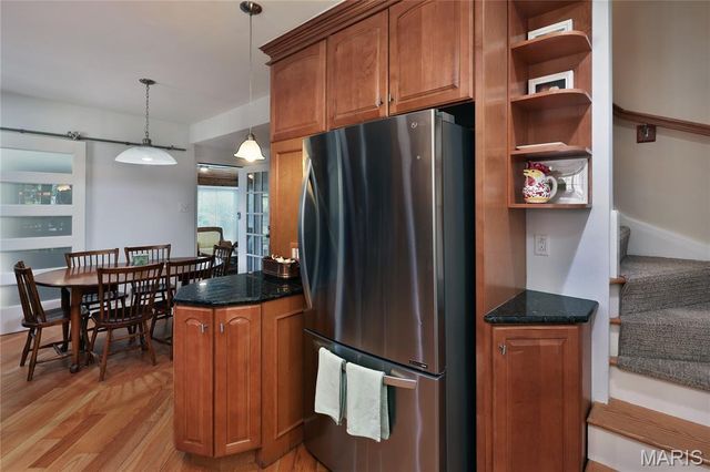 528 Midvale Avenue, St Louis, MO 63130