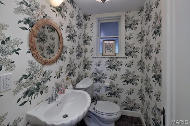 528 Midvale Avenue, St Louis, MO 63130