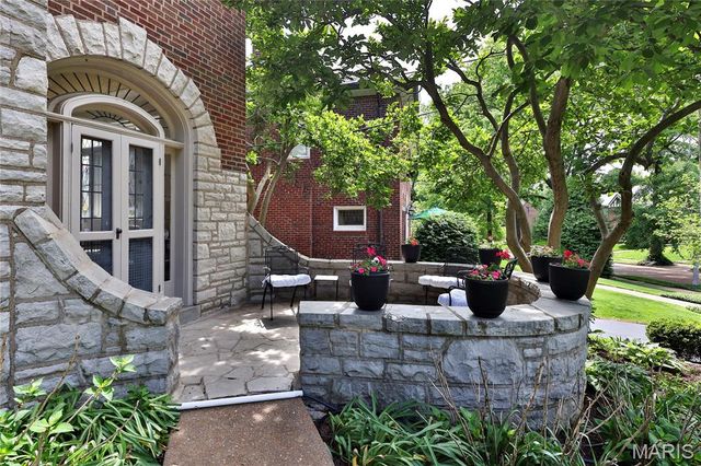 528 Midvale Avenue, St Louis, MO 63130