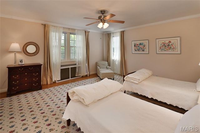 528 Midvale Avenue, St Louis, MO 63130
