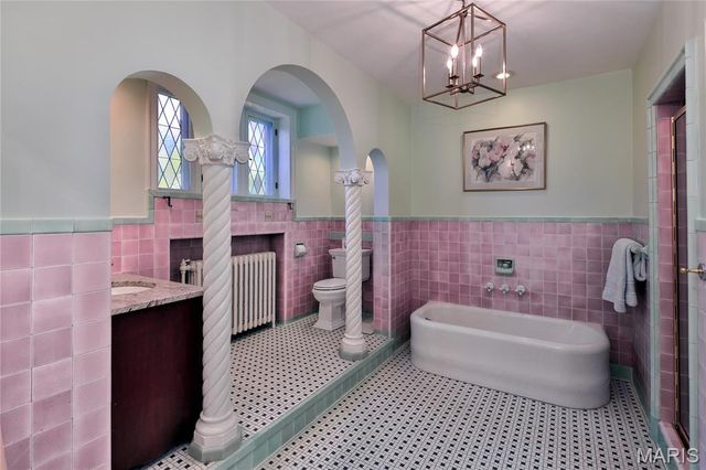 528 Midvale Avenue, St Louis, MO 63130