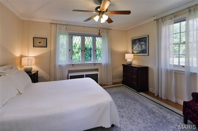 528 Midvale Avenue, St Louis, MO 63130