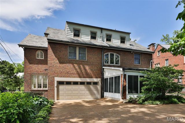 528 Midvale Avenue, St Louis, MO 63130